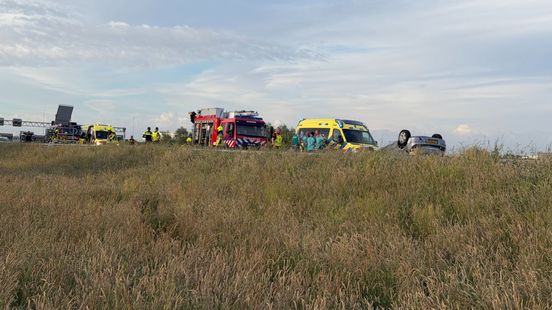 Drie gewonden bij zware botsing op A28
