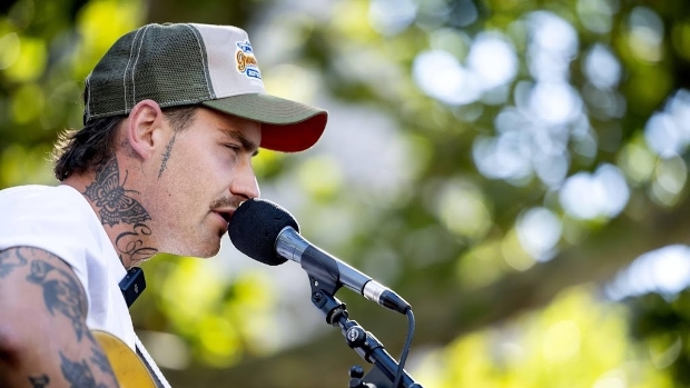OM eist 15 maanden cel voor bedreigen zanger Douwe Bob