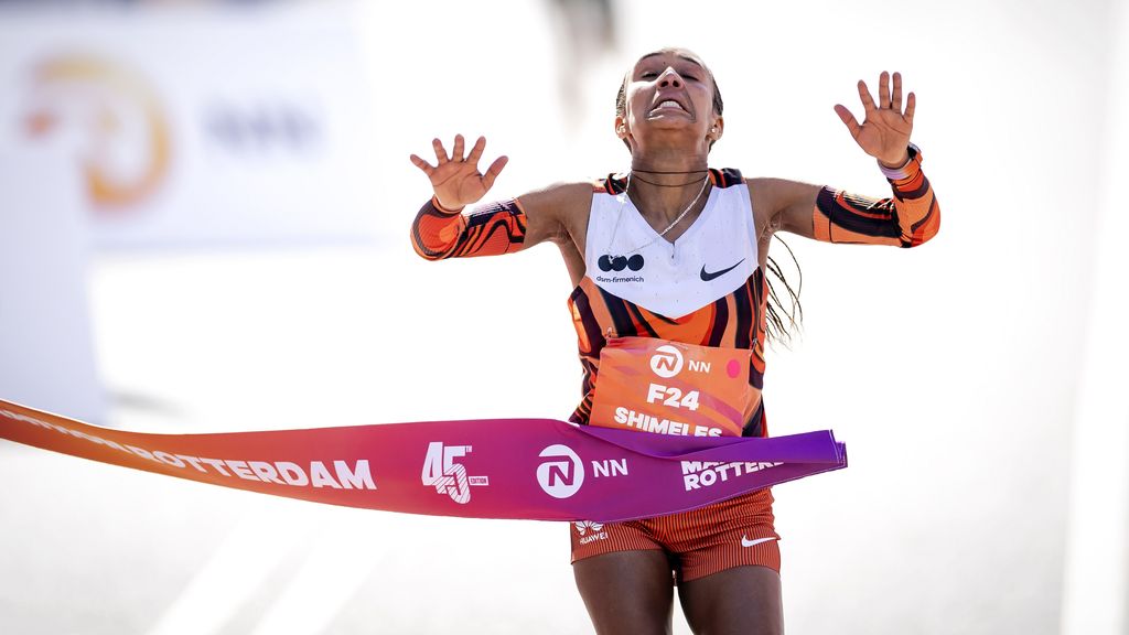 Shimeles loopt parcoursrecord Marathon Rotterdam, Abdi moet zege aan Adola laten