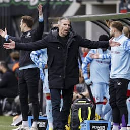 Van Persie woest op arbiter Gözübüyük na uitblijven rood bij NEC: 'Ongelooflijk'