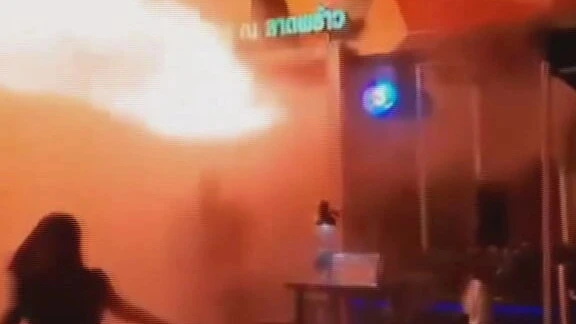 27 doden en tientallen gewonden na brand in café Bangkok