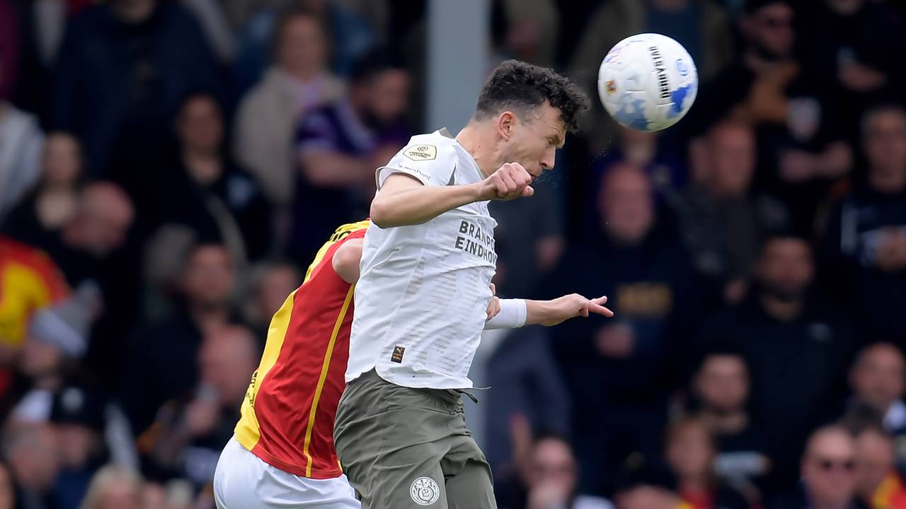 Perisic leidt PSV met twee doelpunten langs Go Ahead Eagles