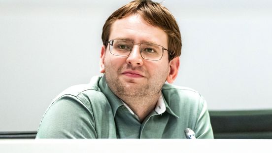 Haagse wethouder Robert Barker (PvdD) neemt ontslag met gepeperde brief: 'Democratie geschoffeerd'