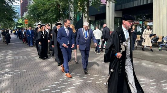 Academisch jaar na 451 jaar in Den Haag geopend in plaats van Leiden