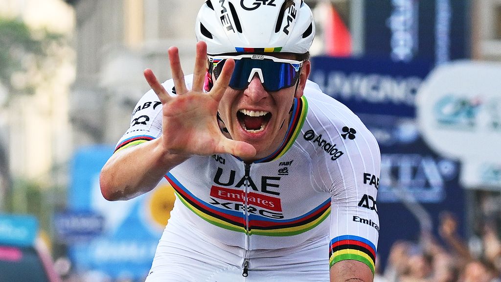Pogacar wint na opnieuw machtige solo voor vijfde keer op rij Ronde van Lombardije