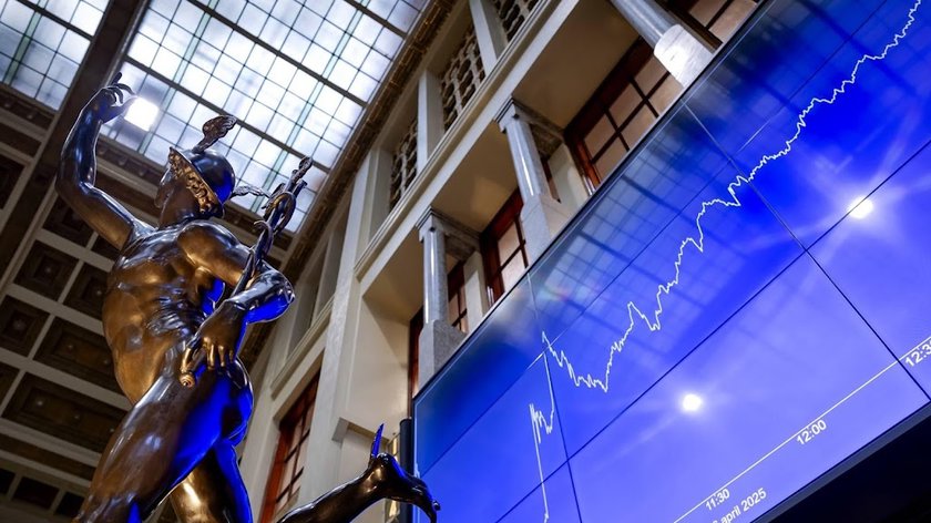 AEX-index begint lager door koersverliezen in chipsector