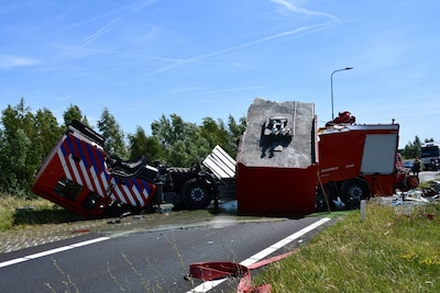 Ravage door ongeluk met brandweerwagen in Zeeland