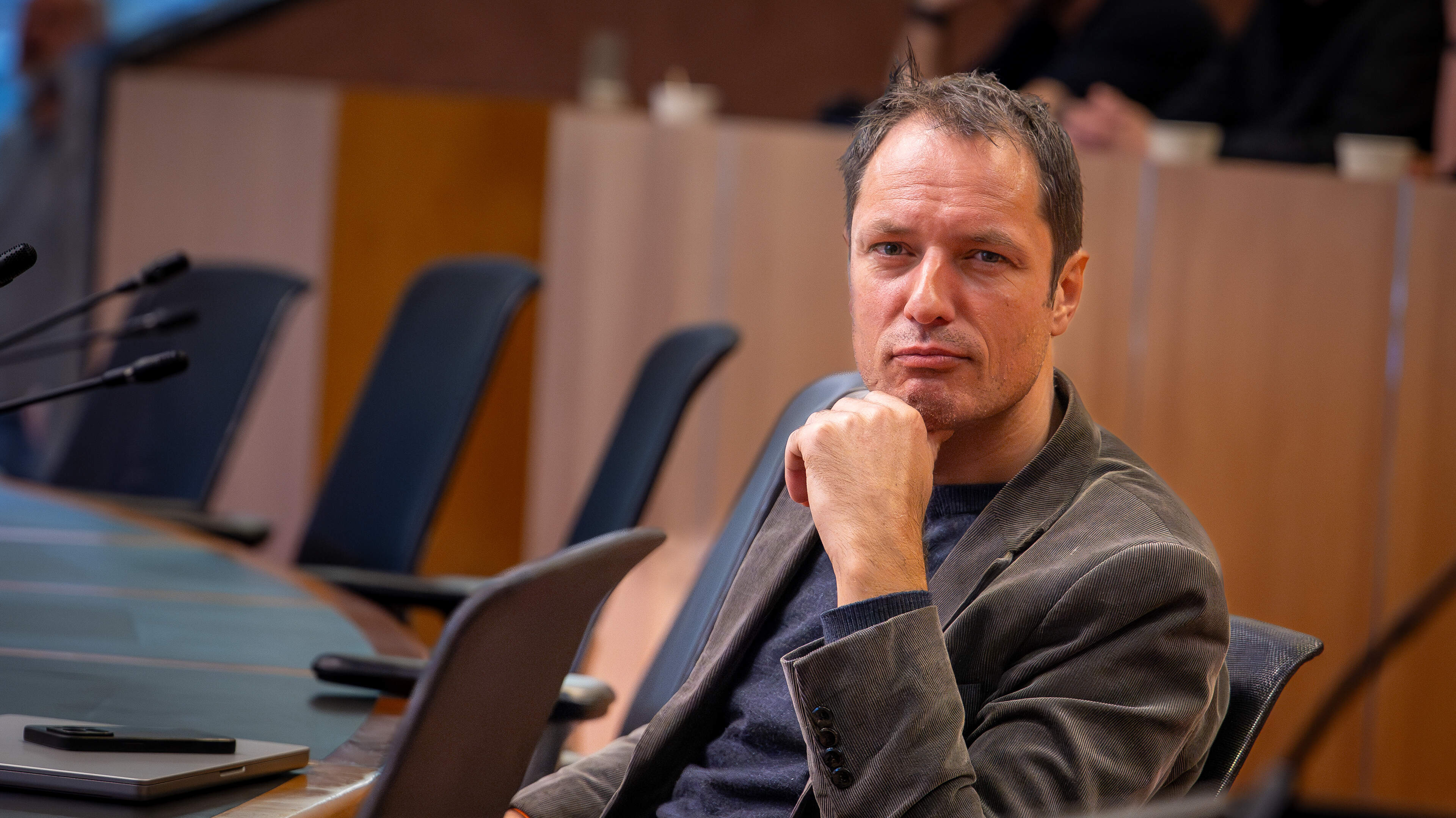 Omgeving JA21’er Maarten Brante vol ongeloof na verdrinkingsdood: ’Een vriend dook meerdere keren in het donkere water, maar kon hem niet vinden’