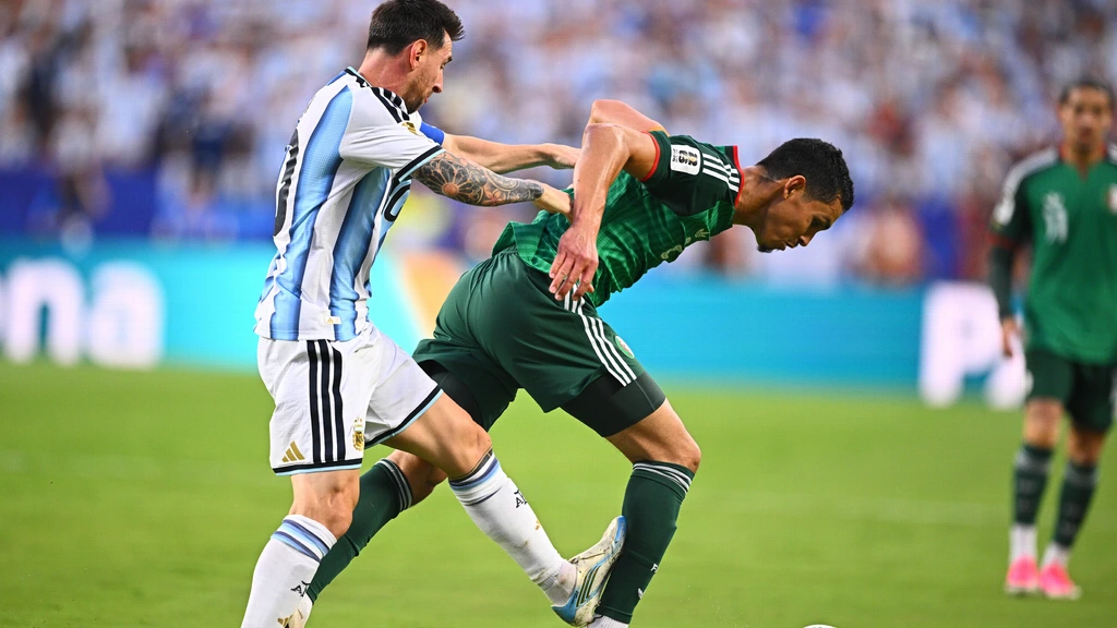 Messi na hattrick WK-topscorer aller tijden, maar had hij geen rood moeten krijgen?