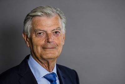 Zijn vrouw en kinderen smeekten hem om te stoppen, maar Martin van Rooijen (84) wil oudste senator ooit worden