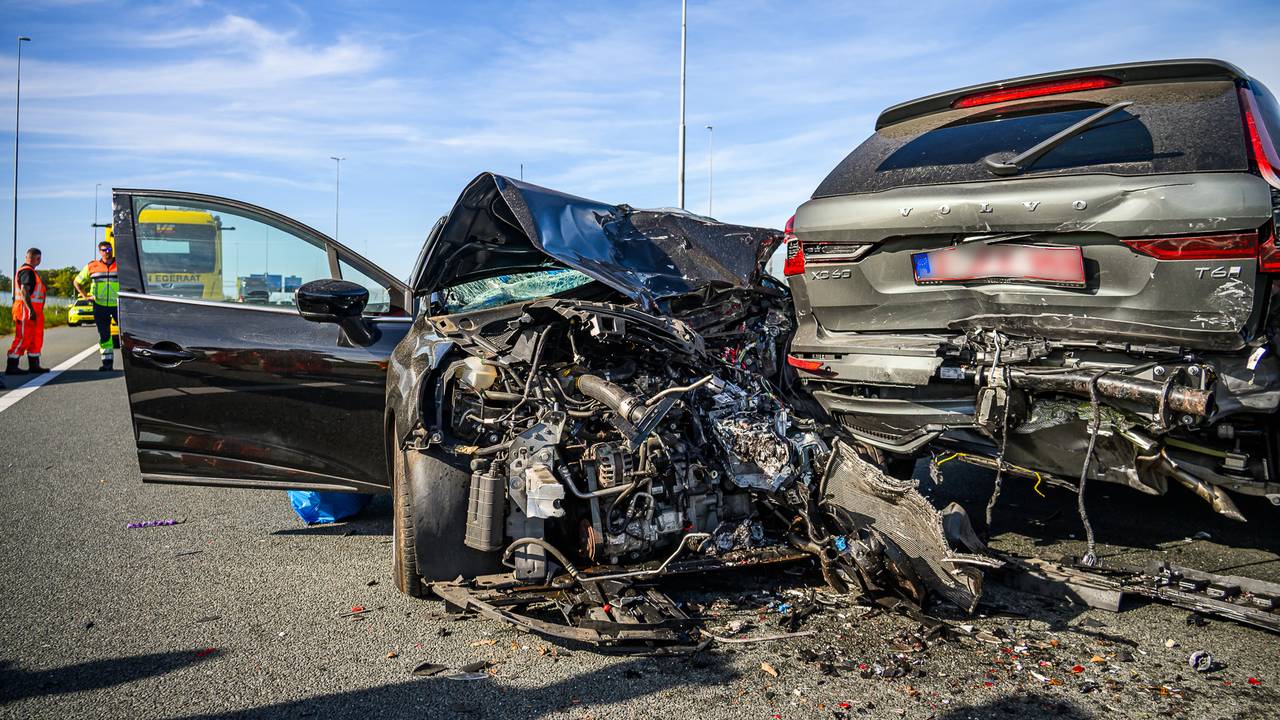Meerdere slachtoffers bij ernstig ongeluk op A16, onder meer twee kinderen