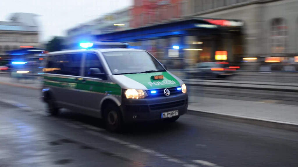Duitser rijdt zijn vrouw dood tijdens inparkeren en veroorzaakt ton schade