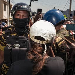 Meer dan 20 doden bij protesten in Madagaskar, president ontbindt regering