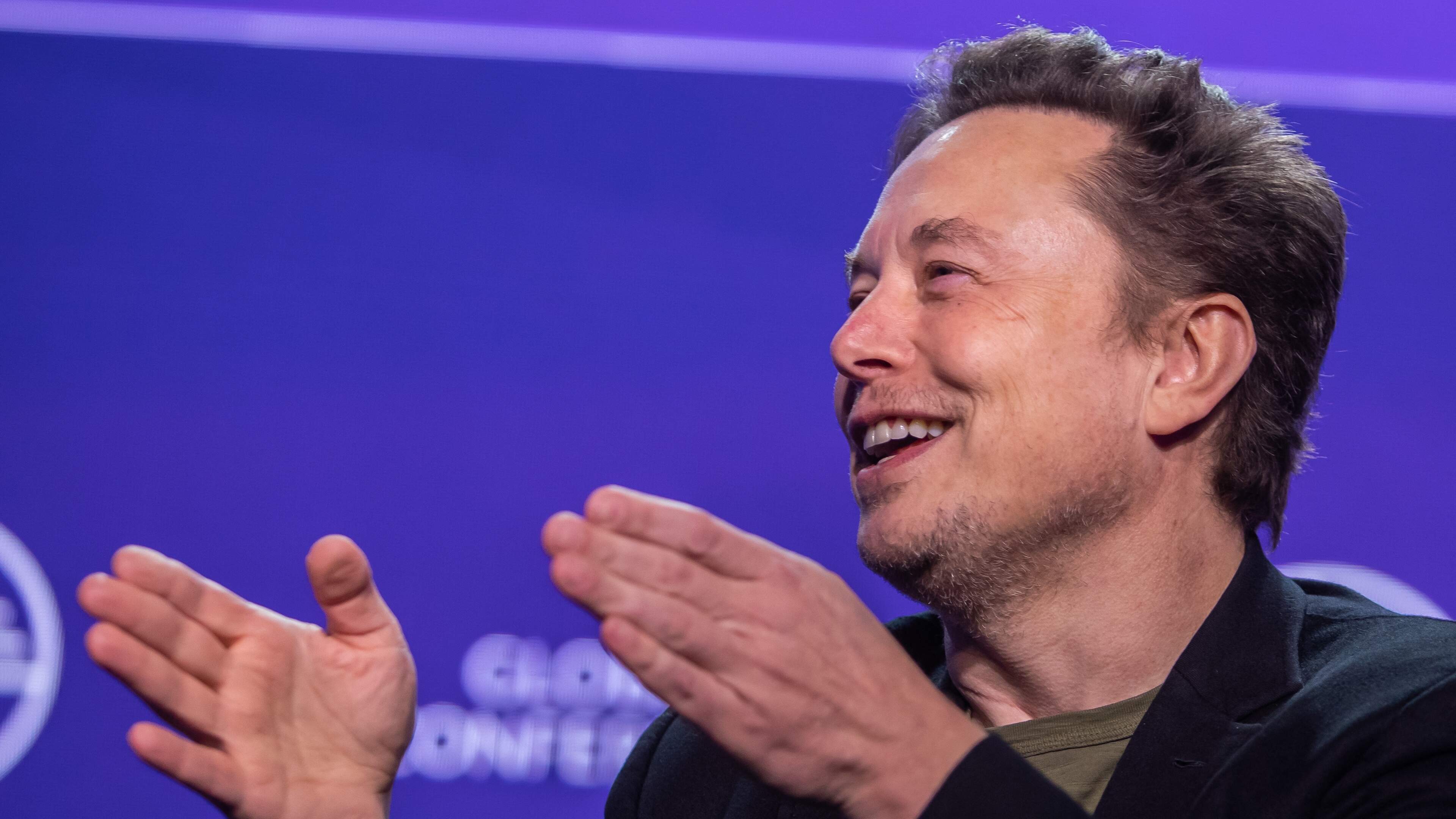 Krant: vader van Elon Musk misbruikte kinderen