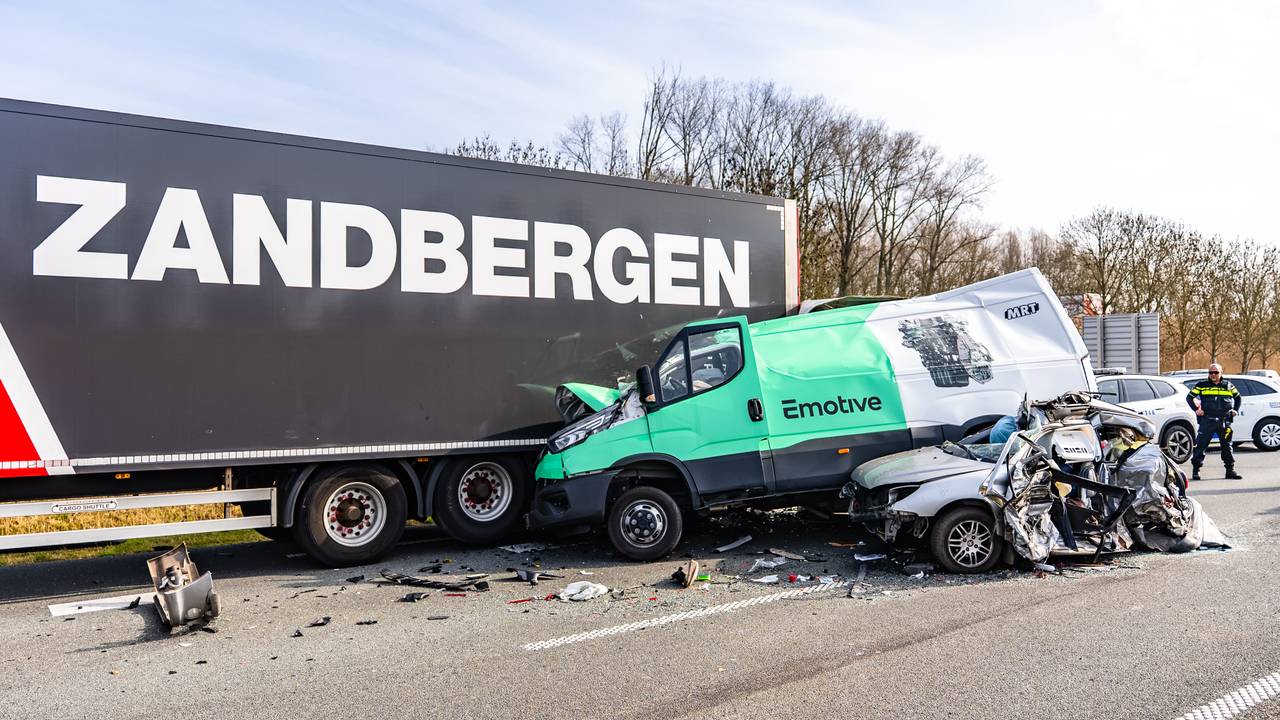 N279 tussen Veghel en Den Bosch dicht door zwaar ongeluk