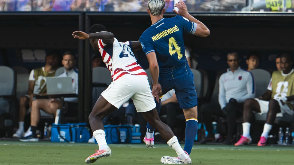 'Een rode lijn is overschreden': voetbalwereld verbolgen na FIFA-besluit Balogun