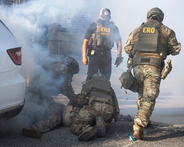 Police use teargas and pepper balls to break up Chicago Ice protest