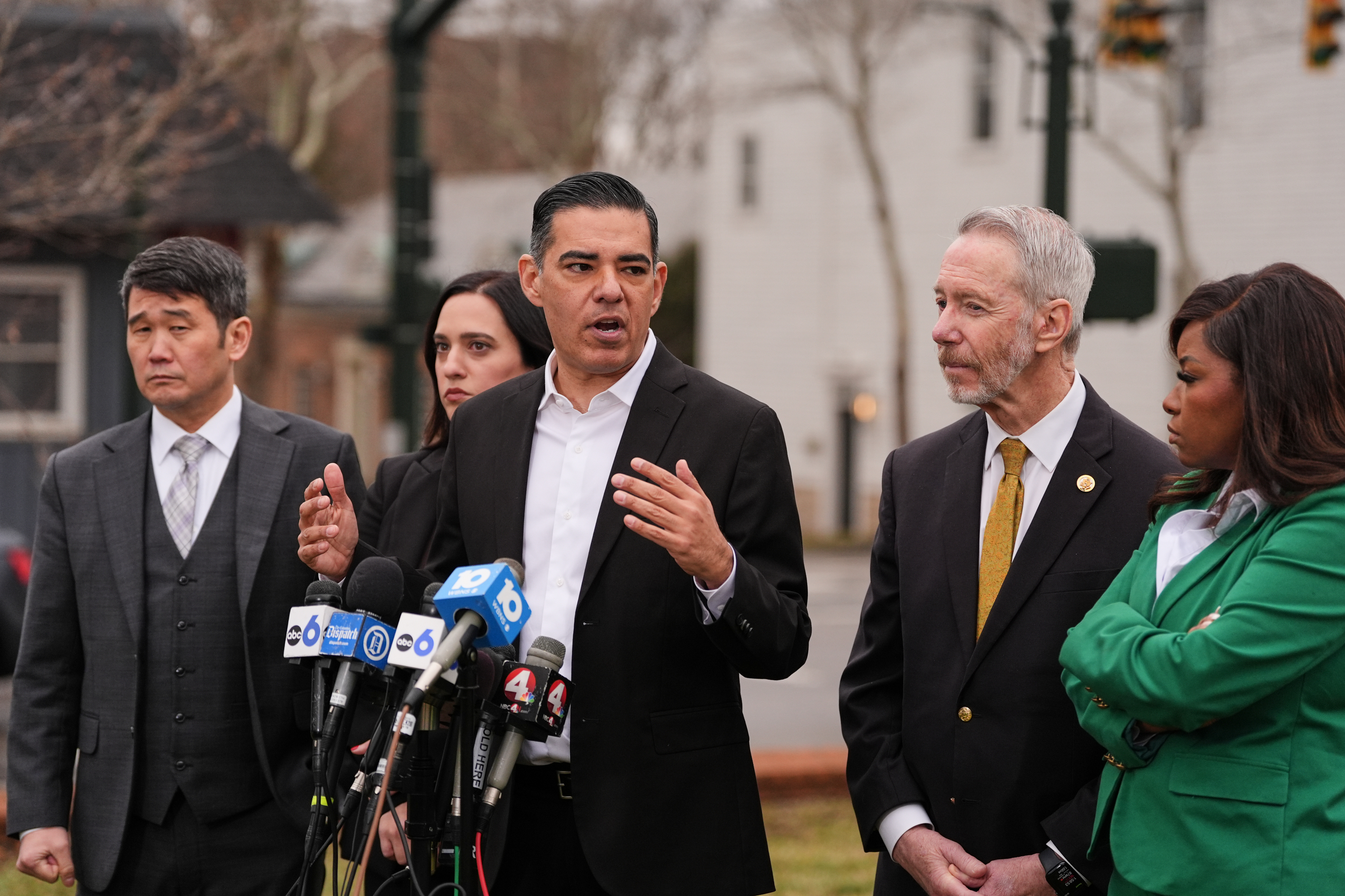 Former Victoria Secret CEO denies connection to Jeffrey Epstein's crimes