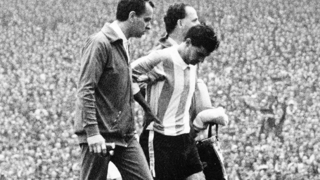 Rebelse Argentijn Rattín, aan wie voetbal gele en rode kaart te danken heeft, overleden