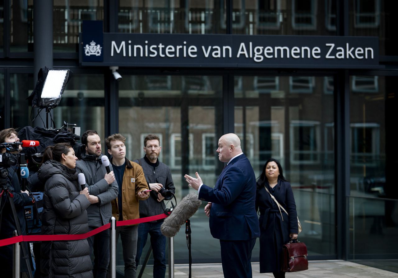Minister wil herbeoordeling van rapport over moslimdiscriminatie na mogelijke belangenverstrengeling