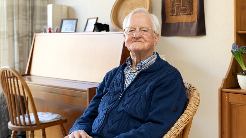 Flip Wester (86) had niets met taal. Toch werkt hij werkt al decennia voor Wycliffe Bijbelvertalers
