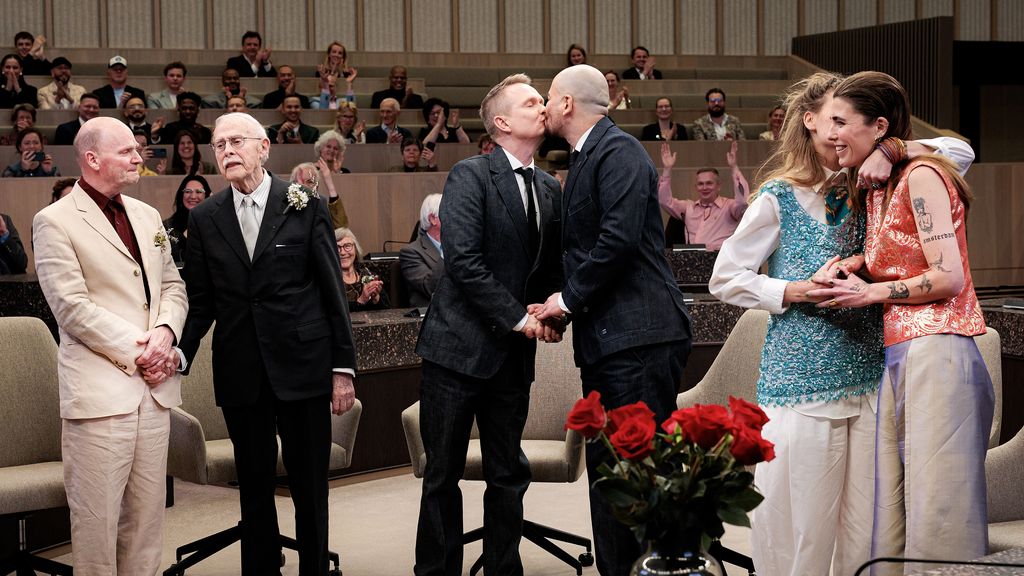 Halsema trouwt stellen van gelijk geslacht bij 25-jarig jubileum homohuwelijk