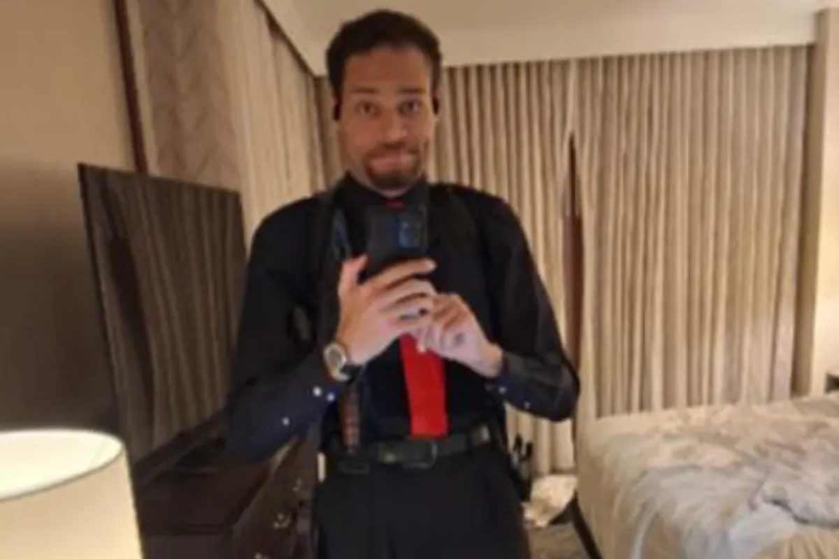 Photos show Trump assassination suspect strapped with guns moments before he rushed security