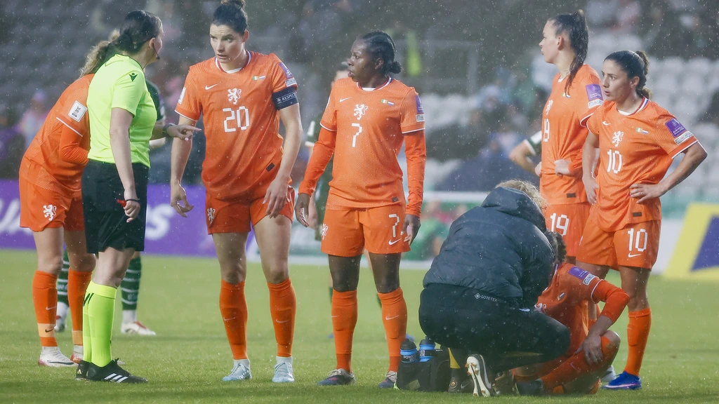 Eerste nederlaag onder bondscoach Veurink komt hard aan bij slordig Oranje