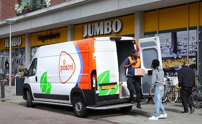 Aantal pakketjes uit Azië daalt met bijna 32 procent, PostNL vraagt 80 miljoen extra compensatie voor brievenpost