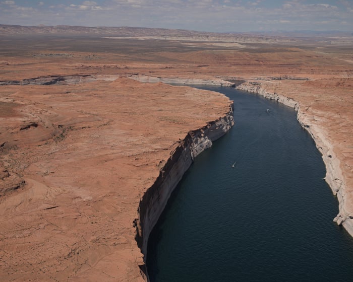 Lake Powell, a vital reservoir, plunges toward unprecedented low levels as water crisis deepens in US west