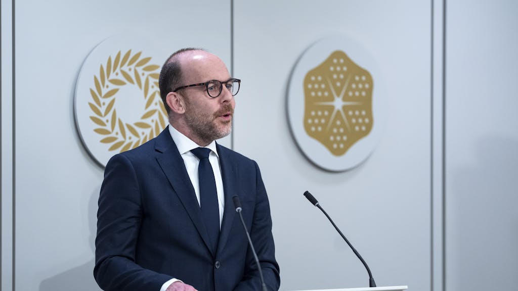 Senaat buigt zich over asielwetten Faber: ‘Je hebt het CDA echt nodig’