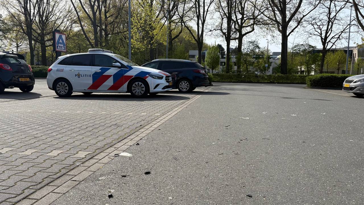 Familieruzie escaleert: drie auto's op elkaar gebotst in Tilburg