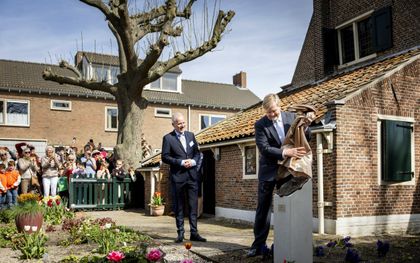 Koning opent vernieuwd museum Het Spinozahuis