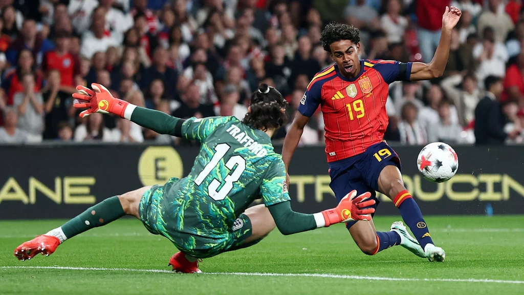 Spanje wint in eerste duel als wereldkampioen op Wembley, Modric (41) scoort voor Kroatië