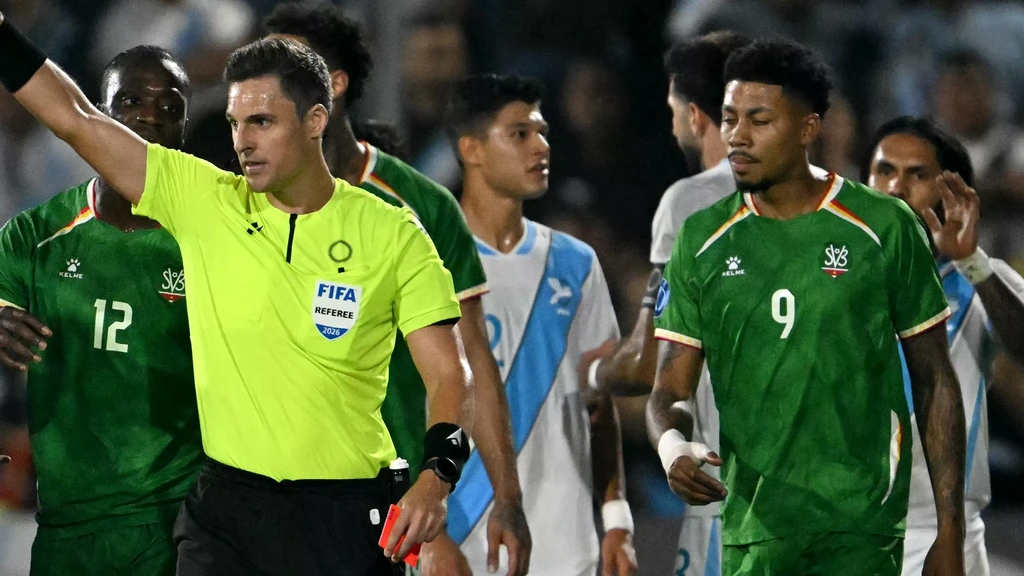 Had Suriname van veld moeten stappen na racisme in Guatemala? 'Dan maak je een statement'