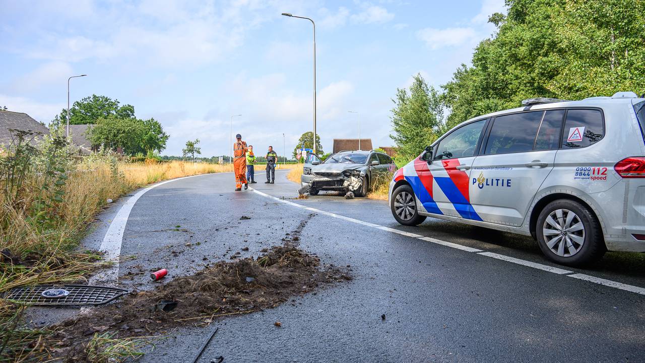 Vrouw zonder rijbewijs vliegt uit de bocht op A58 bij Bavel