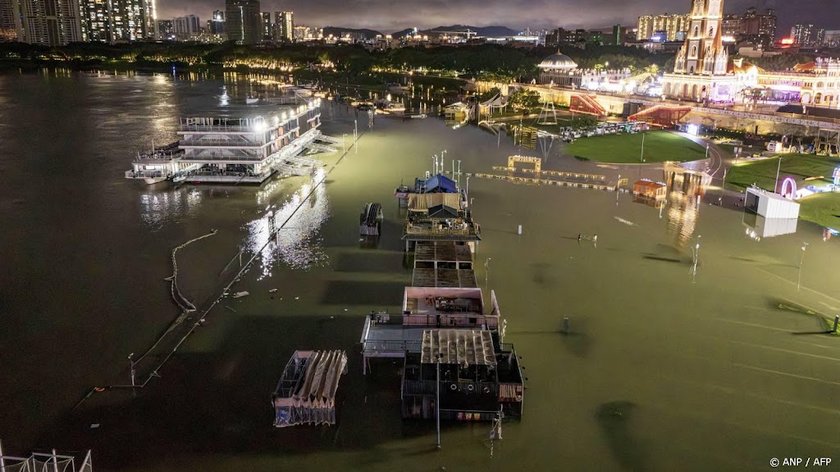 Reddingsacties door dodelijk noodweer in China