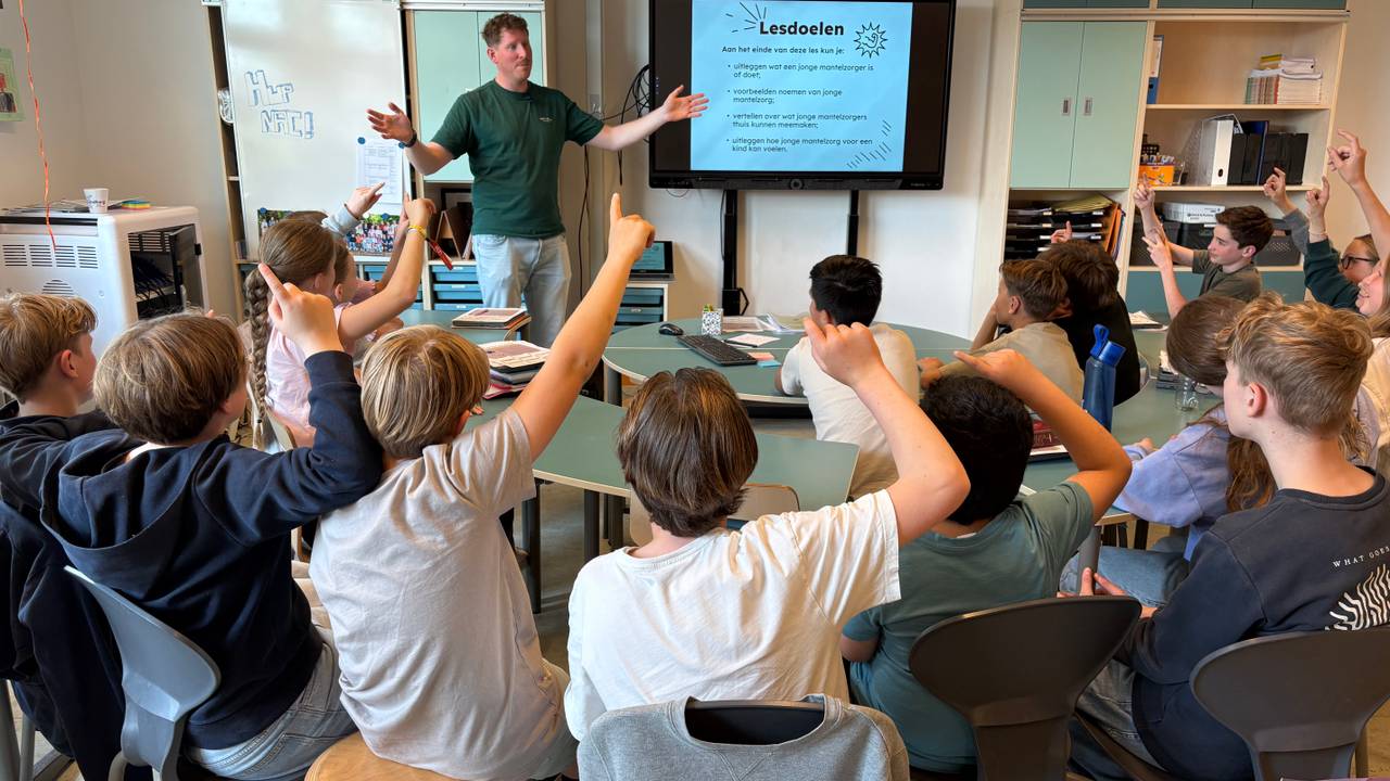 Jonge mantelzorgers vaak onzichtbaar op school: 'Ik help mijn oma'