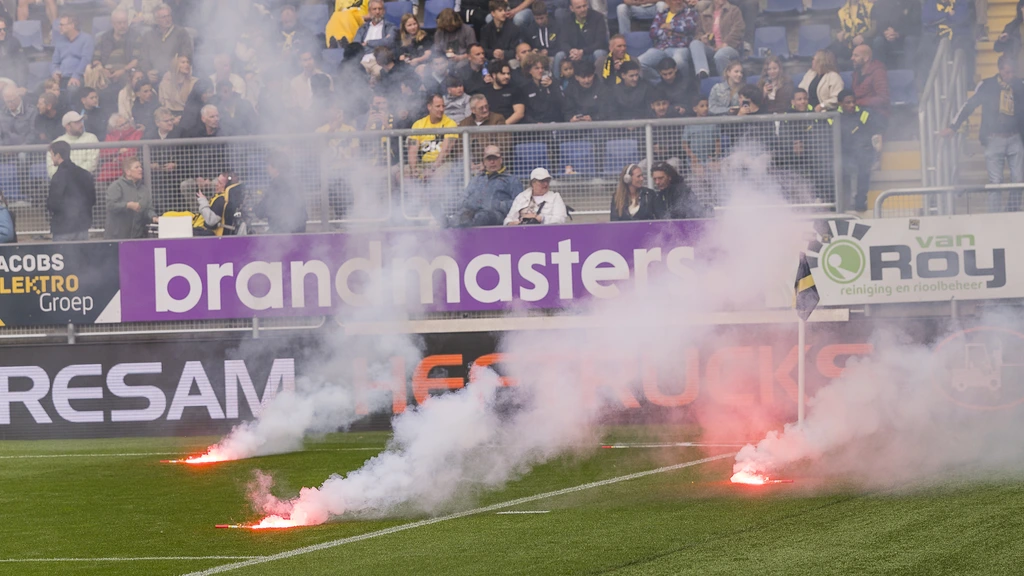 NAC degradeert uit eredivisie, duel met Heerenveen gestaakt vanwege vuurwerk