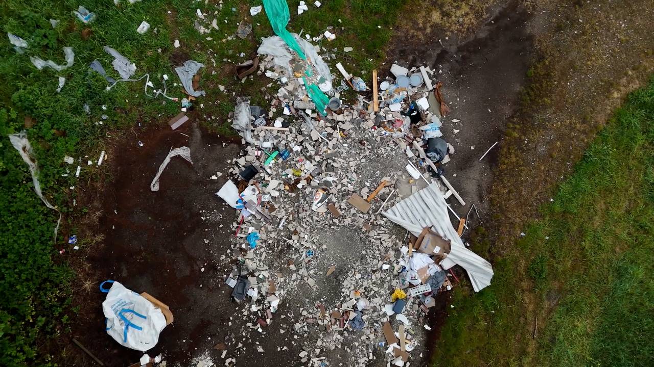 Man opgepakt die 'complete badkamer' dumpte langs A65: 'Die gaat betalen'
