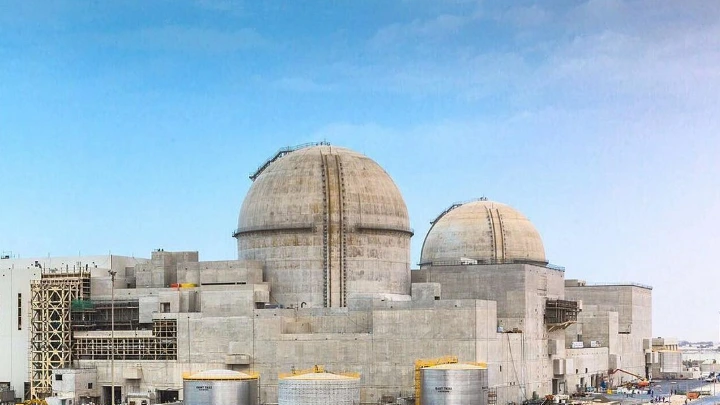 Droneaanval veroorzaakt brand nabij enige kerncentrale in de Emiraten