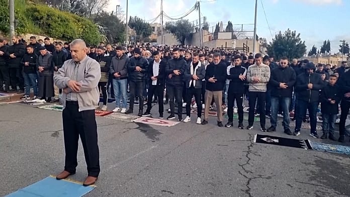 Tear gas and tension in Jerusalem as Eid prayers held outside al Aqsa