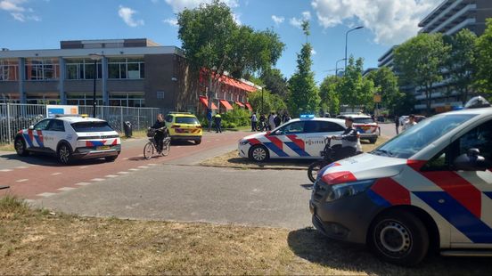15-jarige jongen in rug gestoken voor school, verdachte ontkent dat hij het heeft gedaan
