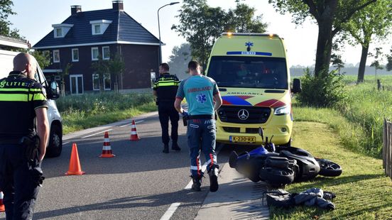 Scooterrijder gewond na aanrijding met bestelauto