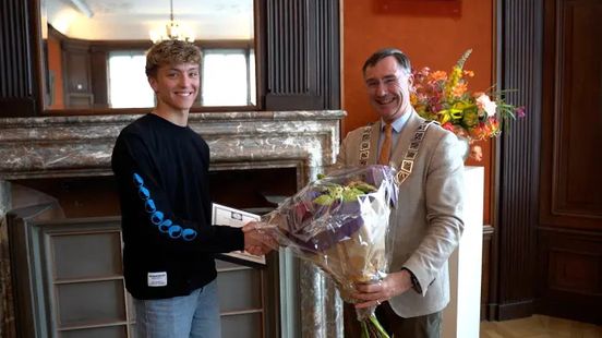 Jesse (17) maakte het verschil: hij sprong ijskoud water in om een leven te redden