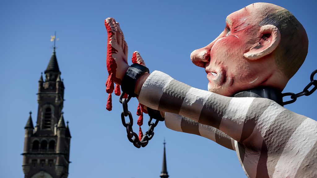 Duitser die Poetin bespotte met carnavalskar bij verstek veroordeeld in Rusland