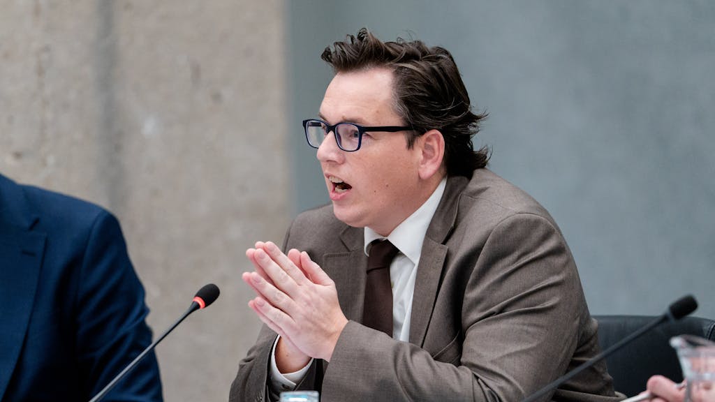 Nederland krijgt er nog zeven energieverslindende datacentra bij, ‘hoe is dit mogelijk?’