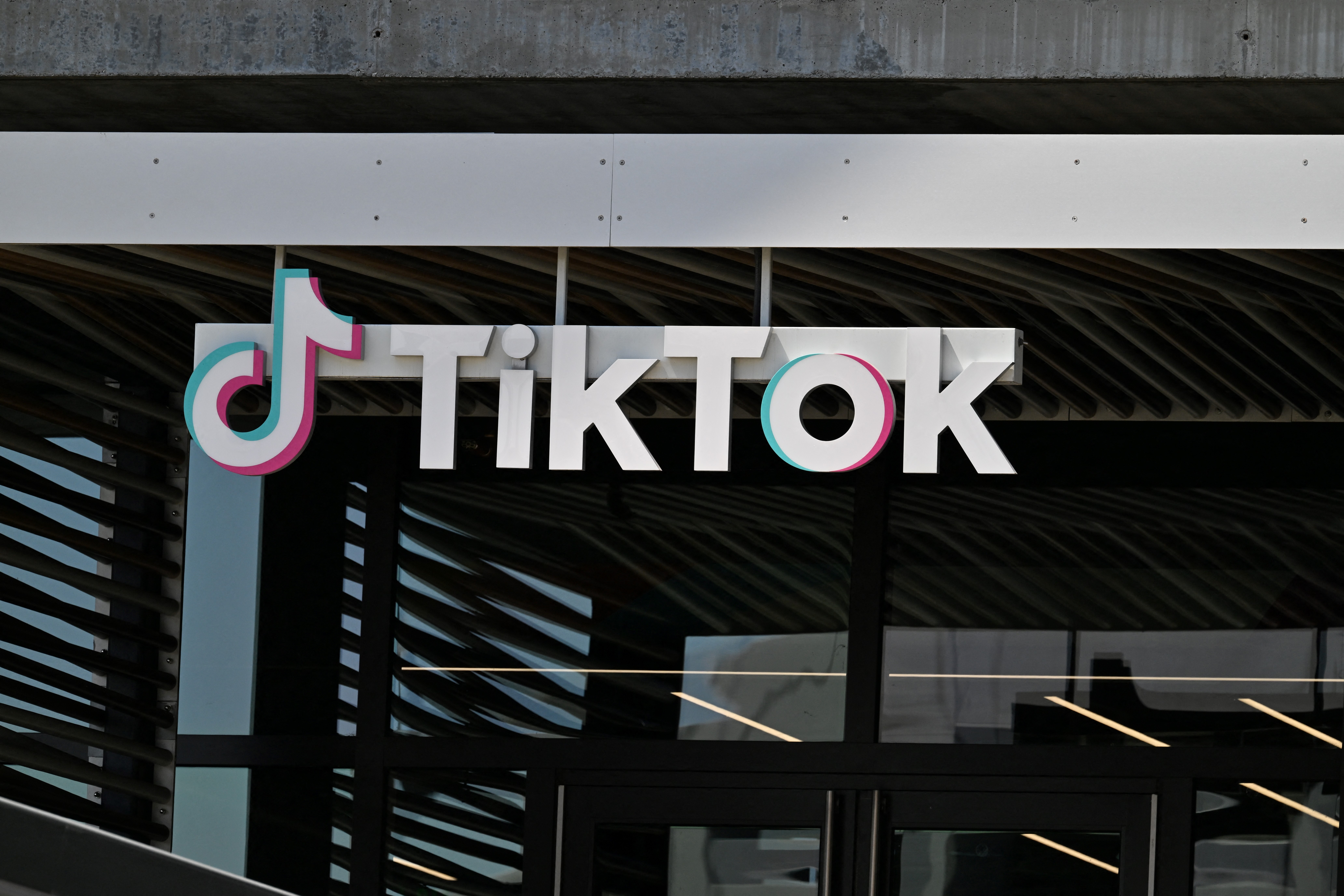 Deal for TikTok creates U.S. joint venture, and government won't have a stake