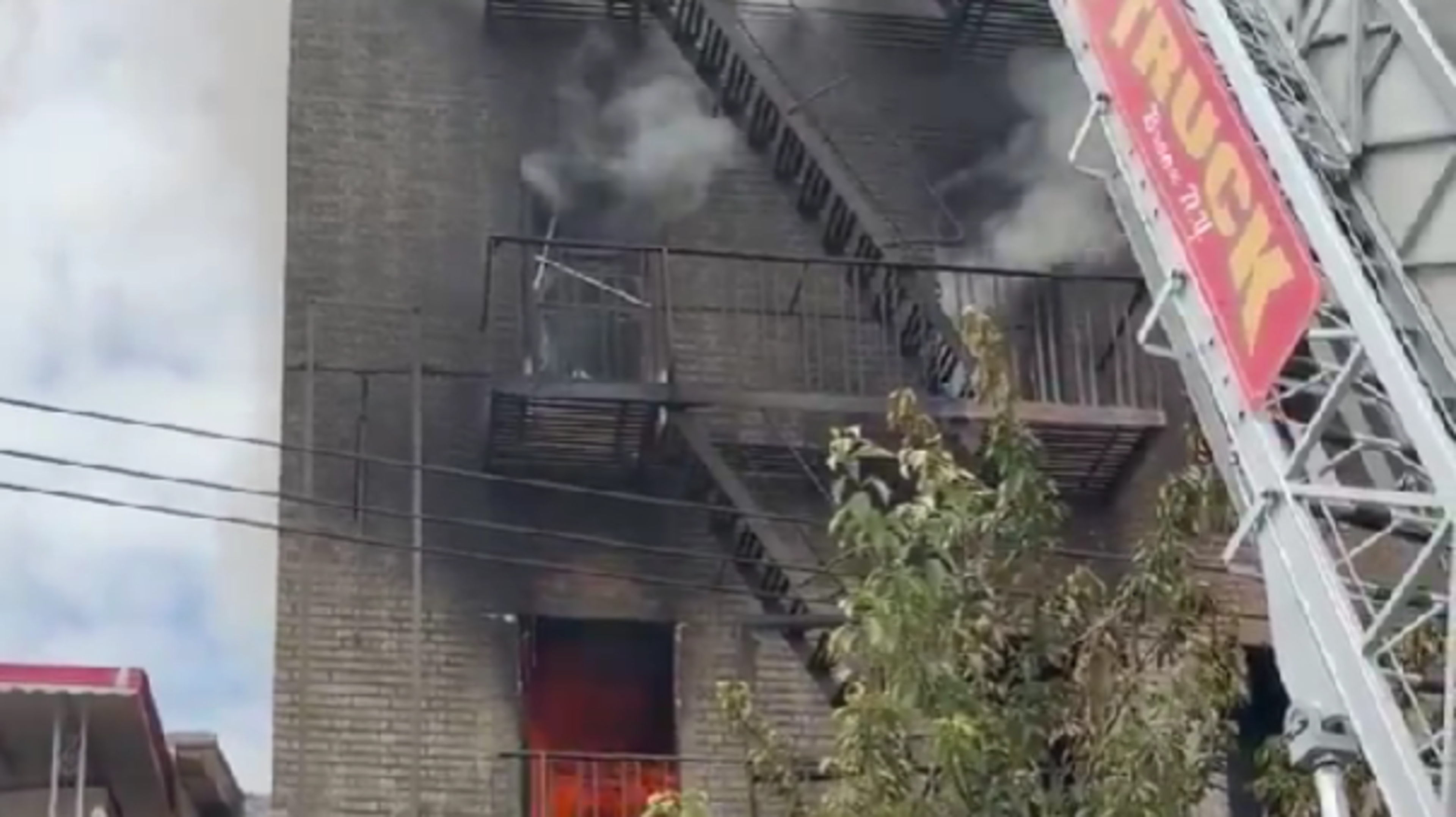 Dode en meerdere gewonden na explosie en grote brand in New York