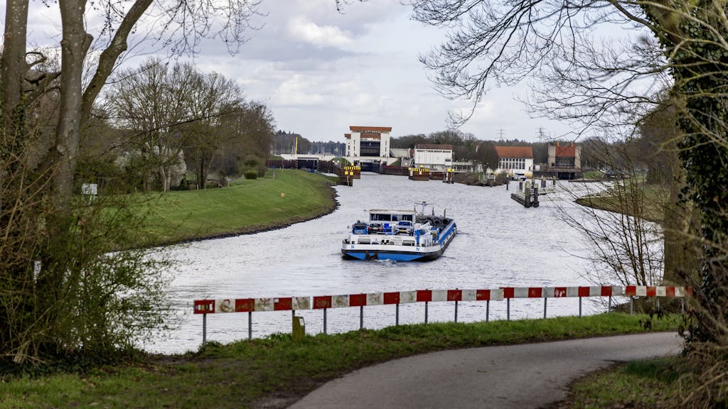 Twentekanaal dicht om schade door aanhoudende droogte te voorkomen